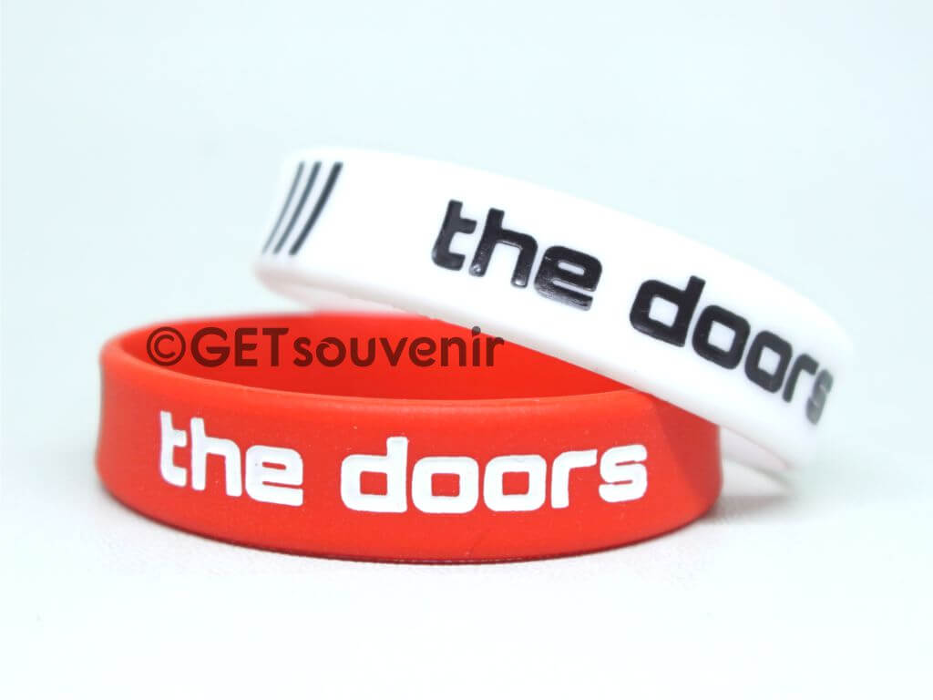 Gelang karet emboss ke dalam