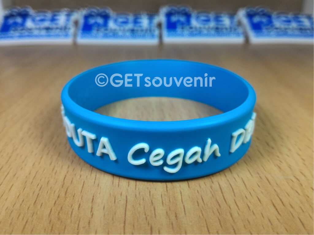 Gelang tulisan glow in the dark (before)